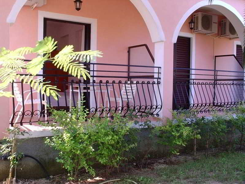 Eleni'S Garden & Castello Suites Аликанас Экстерьер фото