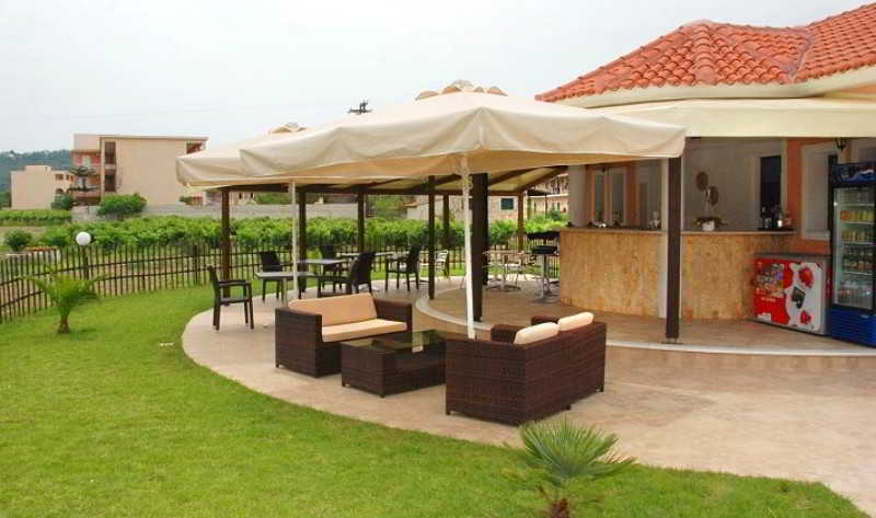 Eleni'S Garden & Castello Suites Аликанас Экстерьер фото